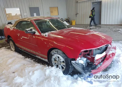 2008 Ford Mustang V6 Deluxe/V6 Premium z USA, uszkodzony, nr VIN 1ZVHT84N085200824